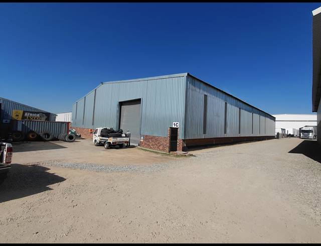 500M² WAREHOUSE TO LET IN POMONA